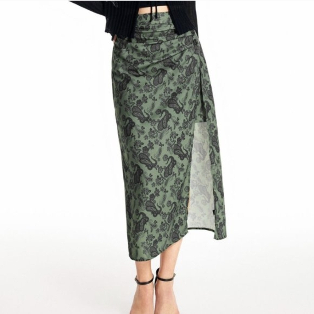Cider Paisley Pattern Slit Long Skirt